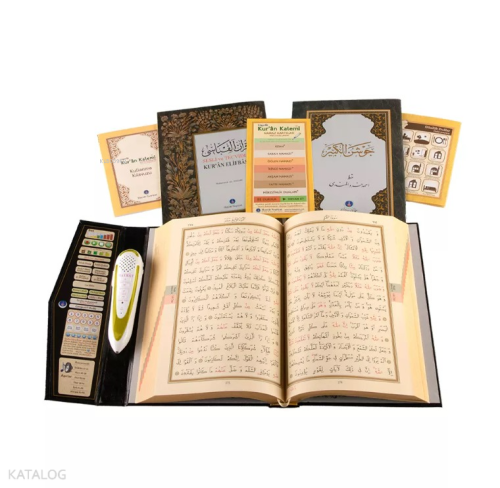 Kabe Desenli Kuran Okuyan Kalem Seti - Orta Boy Karton Kutulu